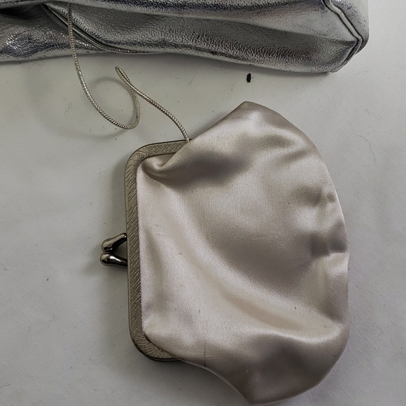 Vintage Midcentury Silver Handbag With Rhinestone Kiss Clasp and Satin Coin Bag - Picture 9 of 13